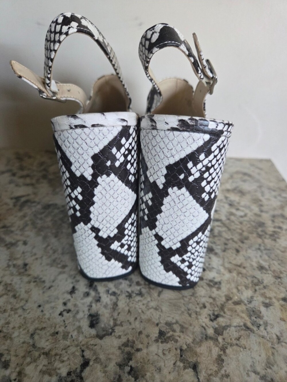 Guess Block Heels - Picture 4 of 7